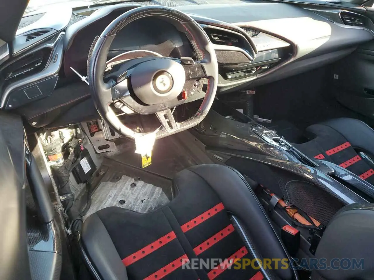 8 fotografías del automóvil dañado ZFF95NLA6N0276511 FERRARI ALL MODELS 2022