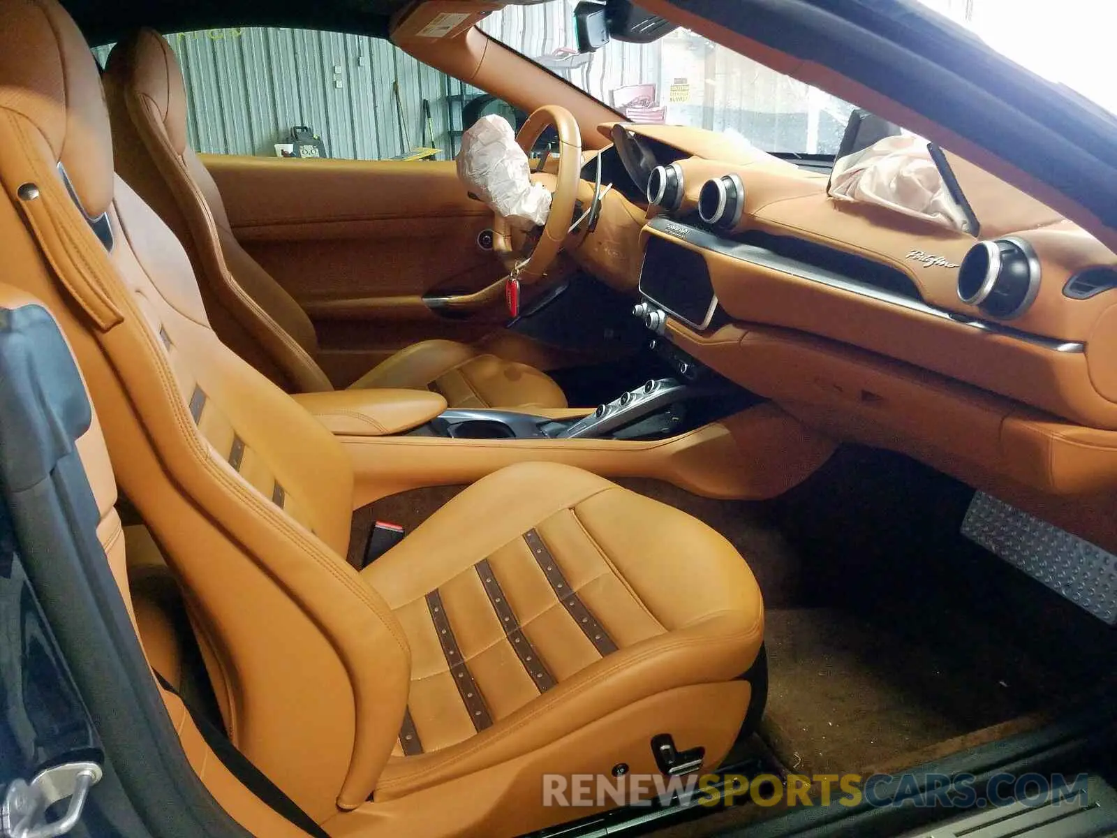5 fotografías del automóvil dañado ZFF89FPA3K0240111 FERRARI PORTOFINO 2019