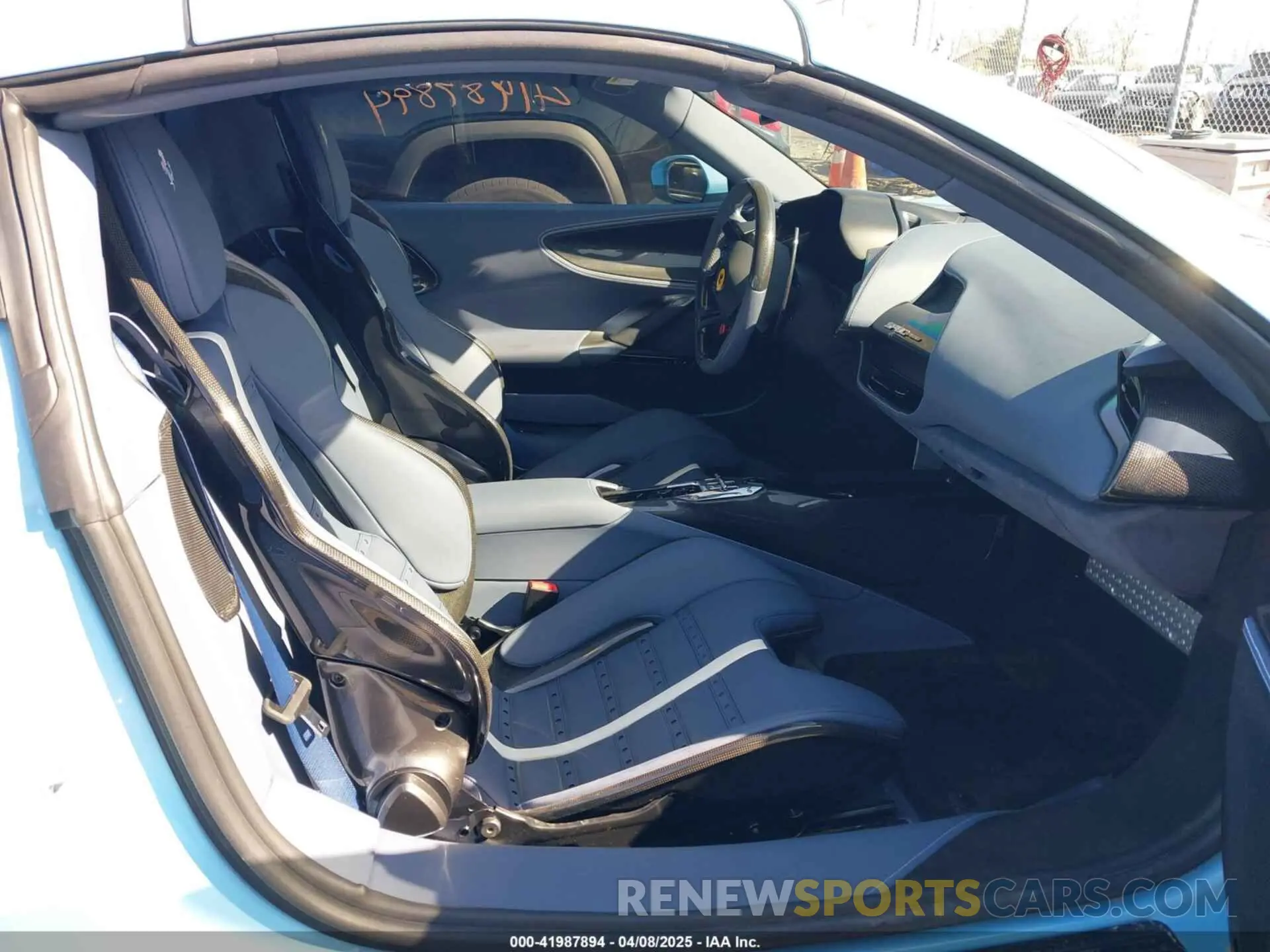 5 fotografías del automóvil dañado ZFF96NMA1R0310002 FERRARI SF90 SPIDER 2024