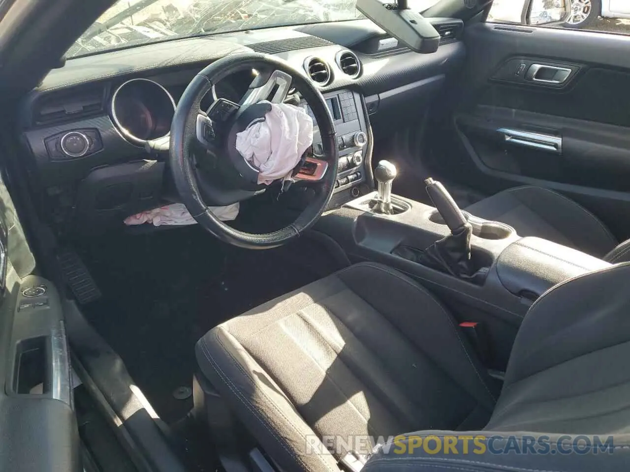8 fotografías del automóvil dañado 1FA6P8TH1K5180803 FORD ALL Models 2019