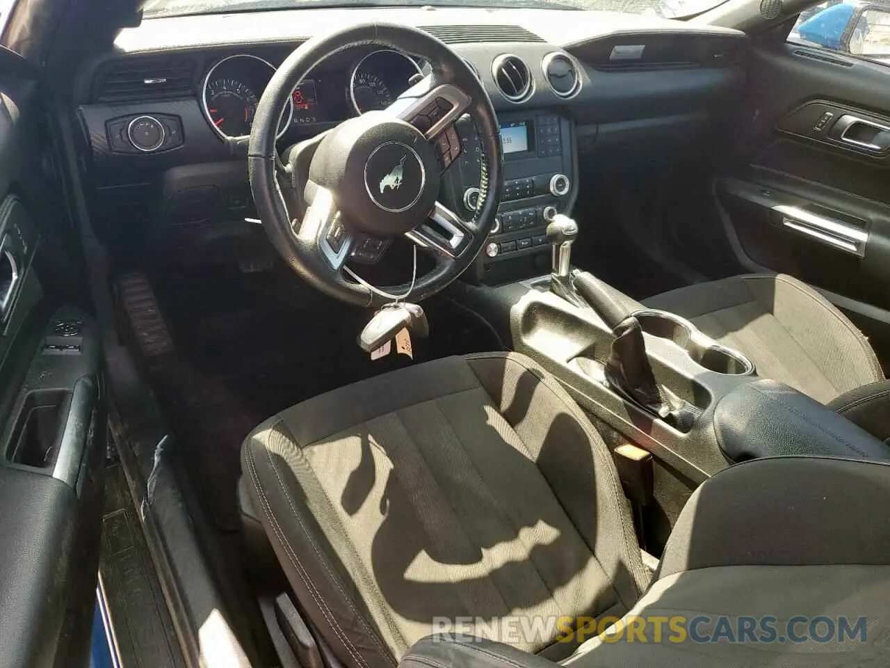 8 fotografías del automóvil dañado 1FA6P8TH2K5123140 FORD ALL Models 2019