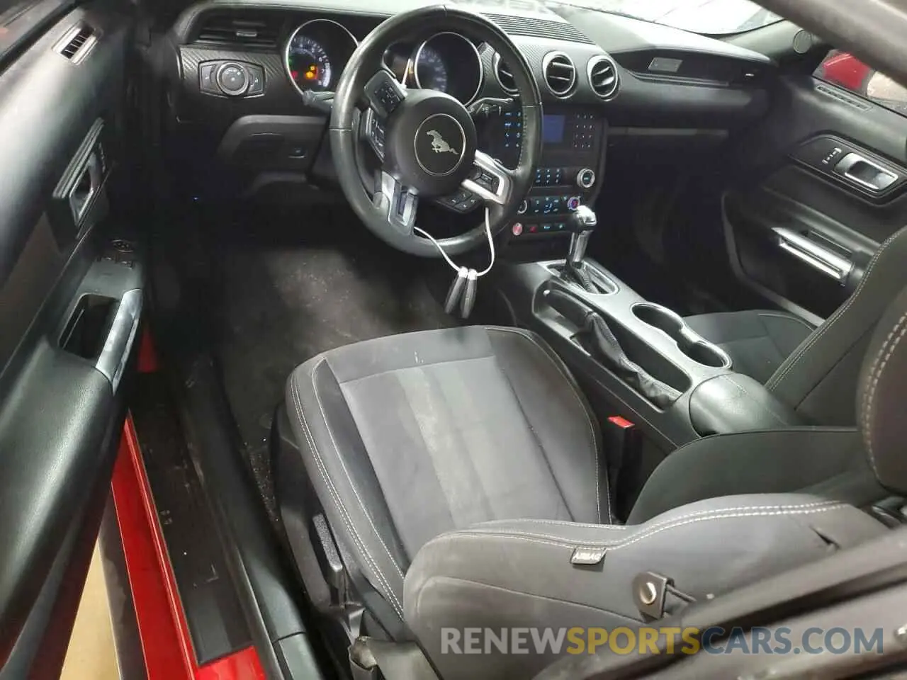 8 fotografías del automóvil dañado 1FA6P8TH2K5141444 FORD ALL Models 2019