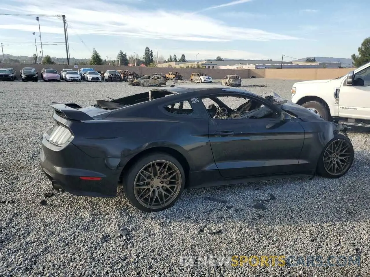3 fotografías del automóvil dañado 1FA6P8TH3K5176753 FORD ALL Models 2019