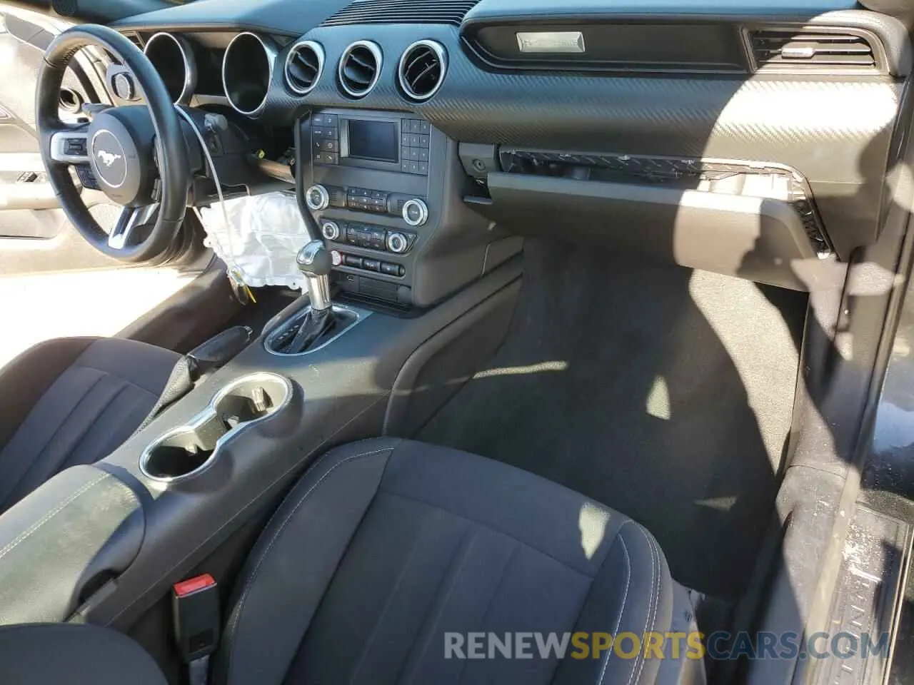 8 fotografías del automóvil dañado 1FA6P8TH9K5193069 FORD ALL Models 2019