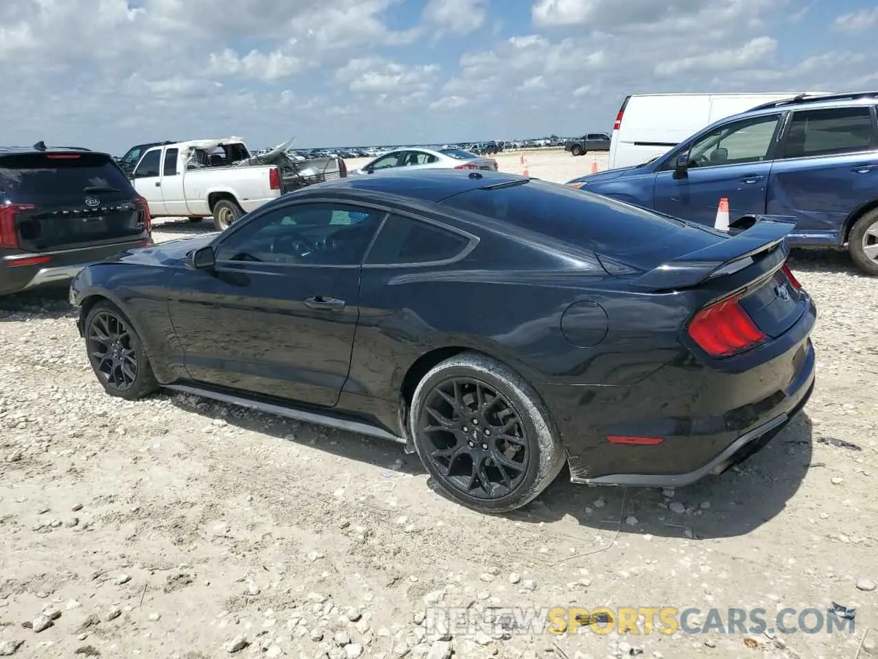 2 fotografías del automóvil dañado 1FA6P8THXK5176619 FORD ALL Models 2019