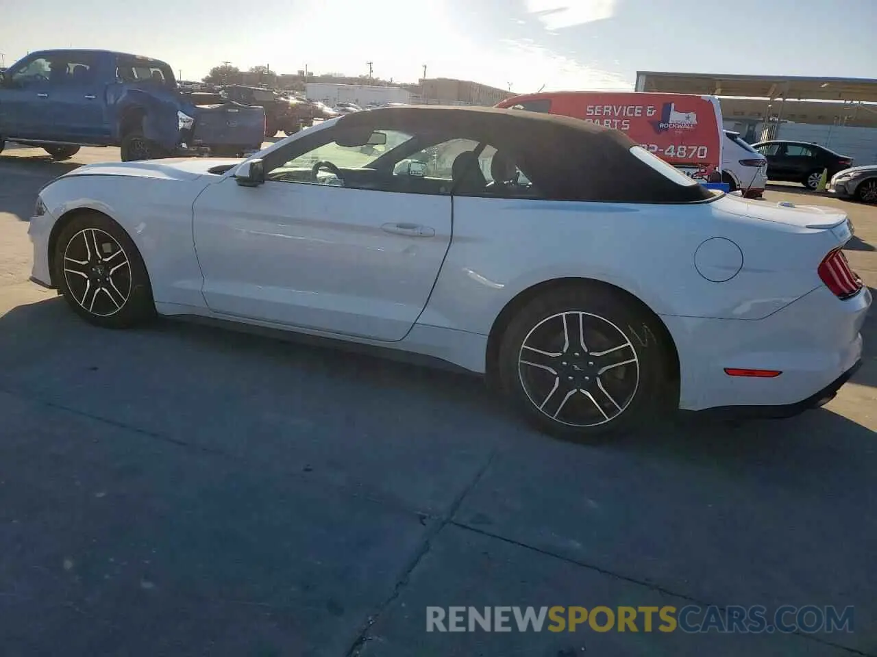 2 fotografías del automóvil dañado 1FATP8UH0K5104233 FORD ALL Models 2019