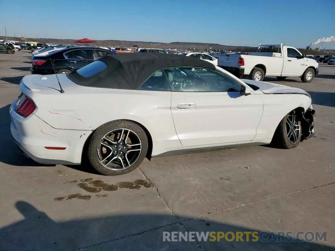3 fotografías del automóvil dañado 1FATP8UH0K5104233 FORD ALL Models 2019