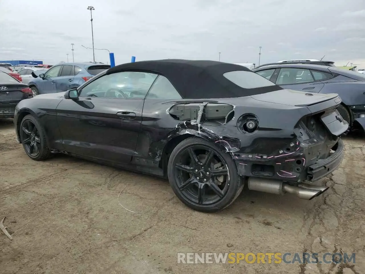 2 fotografías del automóvil dañado 1FATP8UH1K5196047 FORD ALL Models 2019