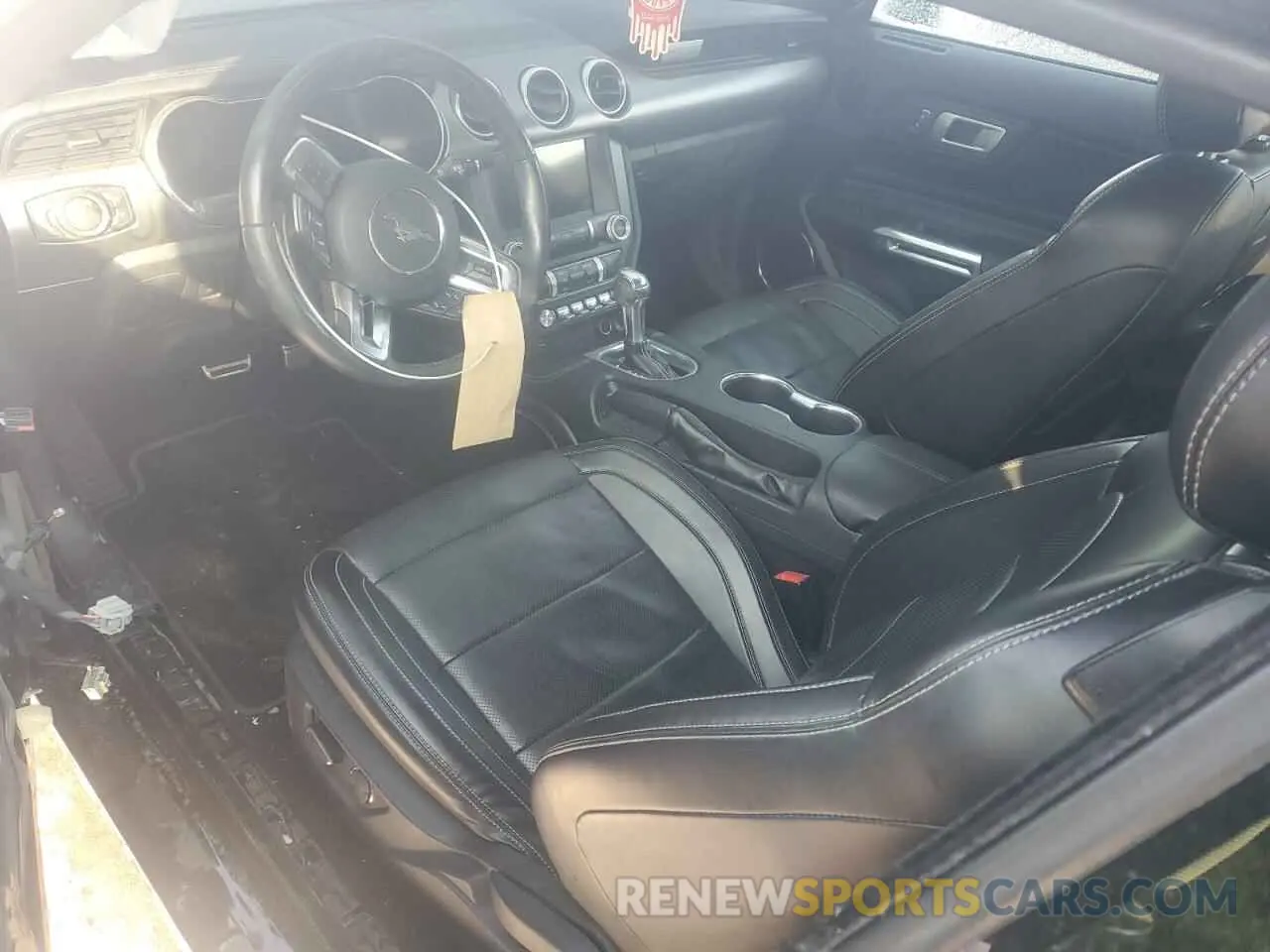 8 fotografías del automóvil dañado 1FATP8UH1K5196047 FORD ALL Models 2019