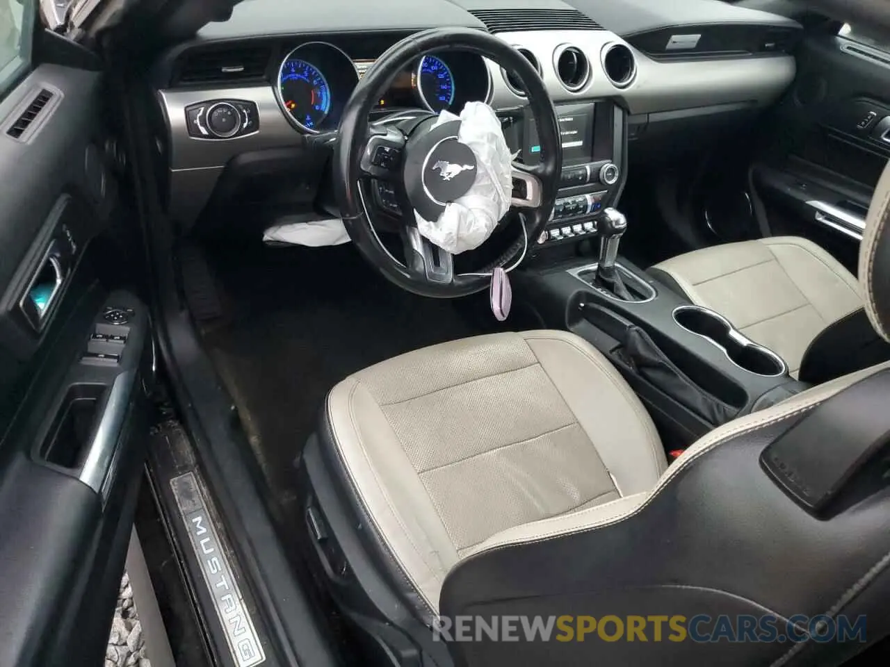 8 fotografías del automóvil dañado 1FATP8UH7K5109865 FORD ALL Models 2019