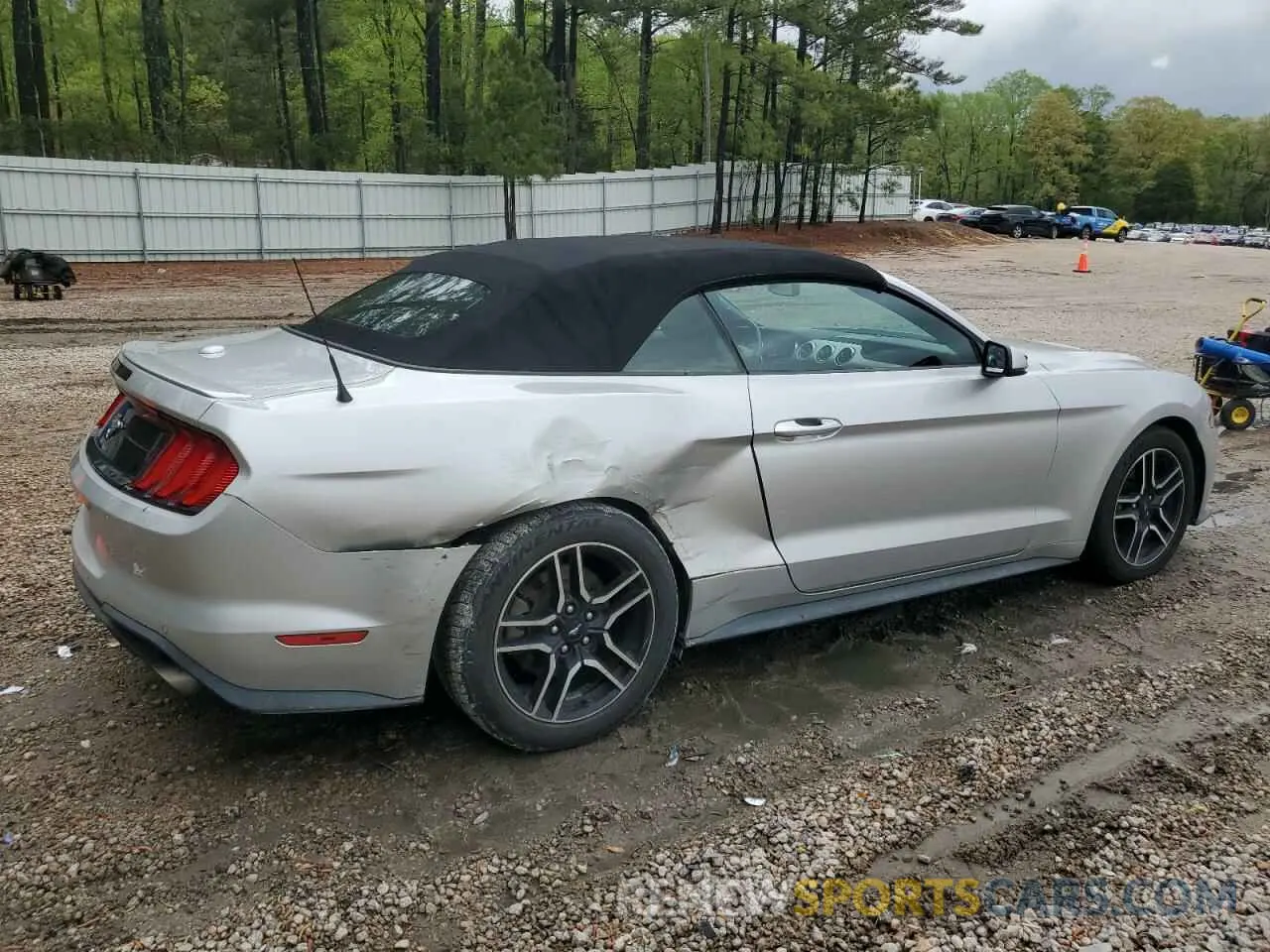 3 fotografías del automóvil dañado 1FATP8UH9K5115554 FORD ALL Models 2019