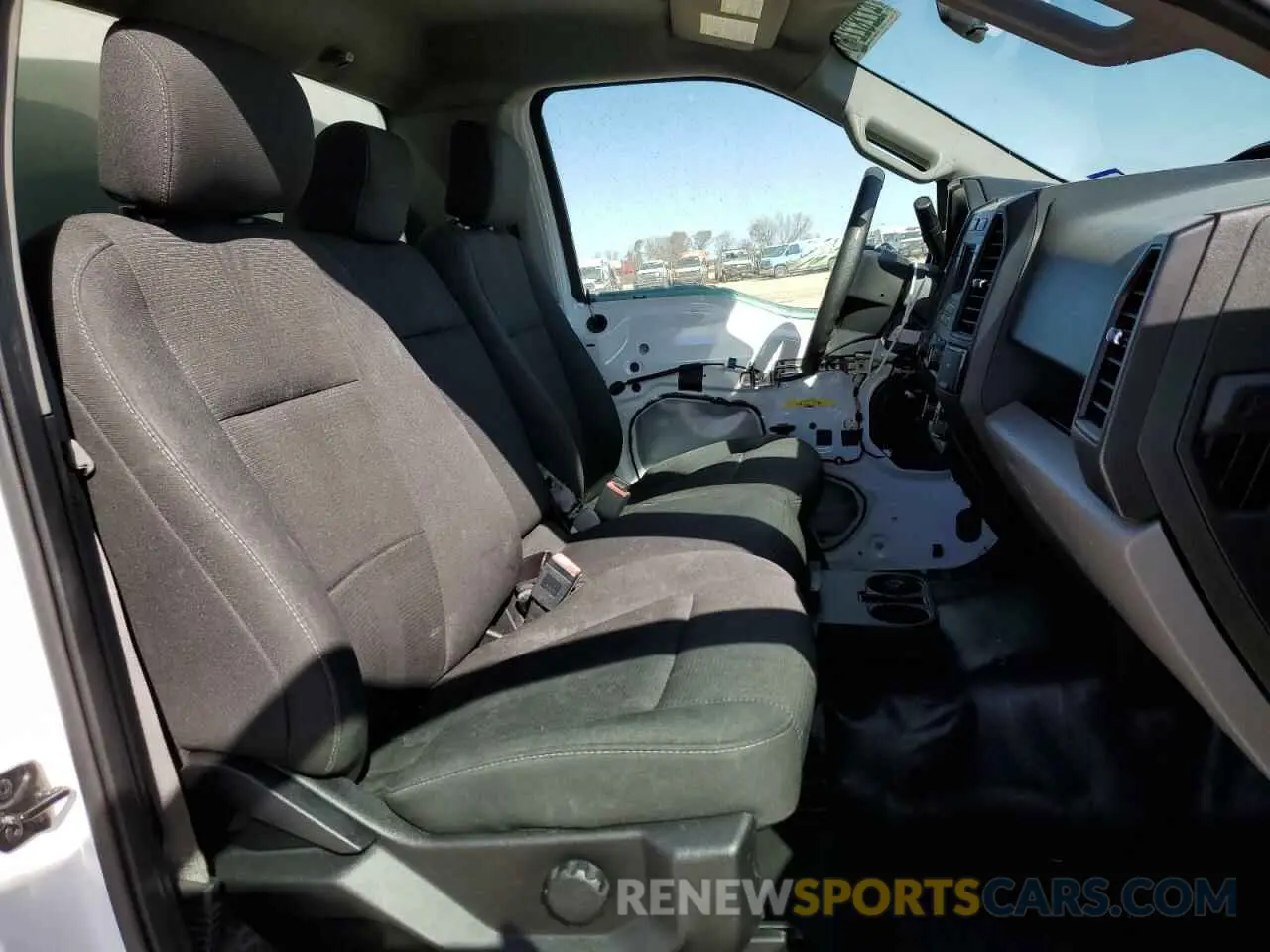 10 fotografías del automóvil dañado 1FTMF1C59KKC79369 FORD All Models 2019