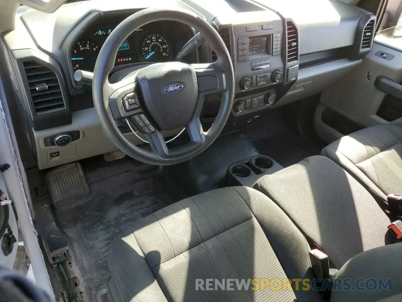 8 fotografías del automóvil dañado 1FTMF1C59KKC79369 FORD All Models 2019
