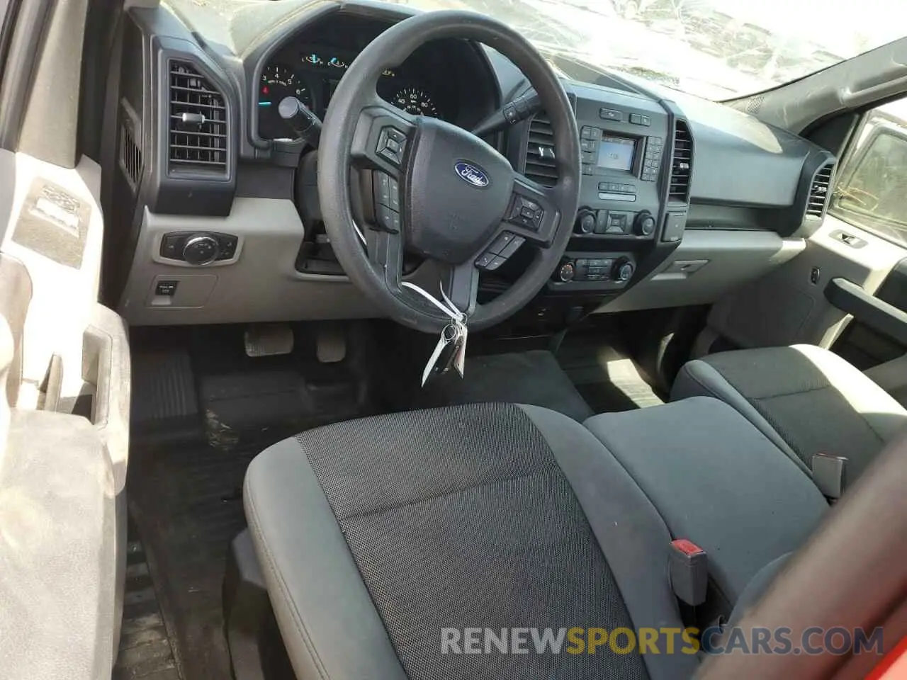 8 fotografías del automóvil dañado 1FTMF1CB3KKD89677 FORD All Models 2019