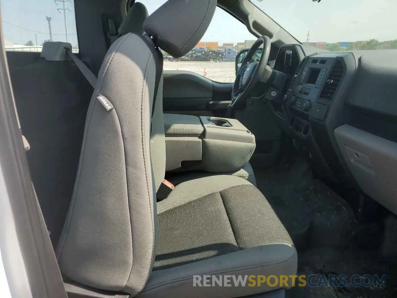 10 fotografías del automóvil dañado 1FTMF1CB3KKE85194 FORD All Models 2019