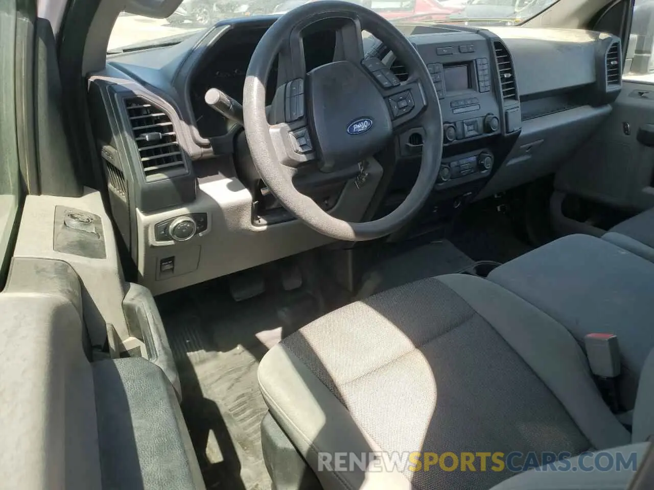 8 fotografías del automóvil dañado 1FTMF1CP3KKF28072 FORD All Models 2019