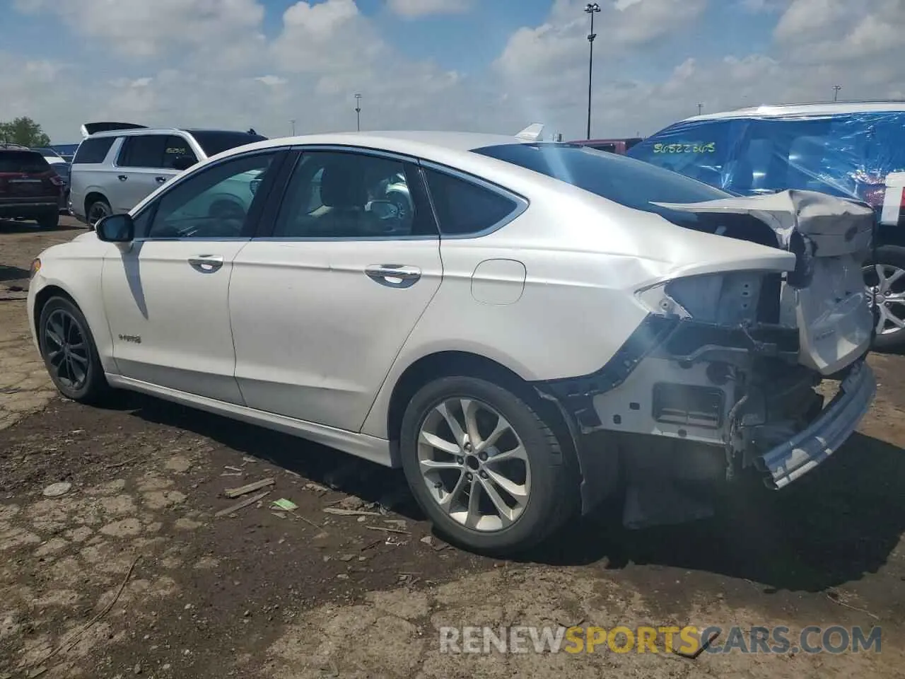 2 fotografías del automóvil dañado 3FA6P0MU2KR169075 FORD ALL Models 2019