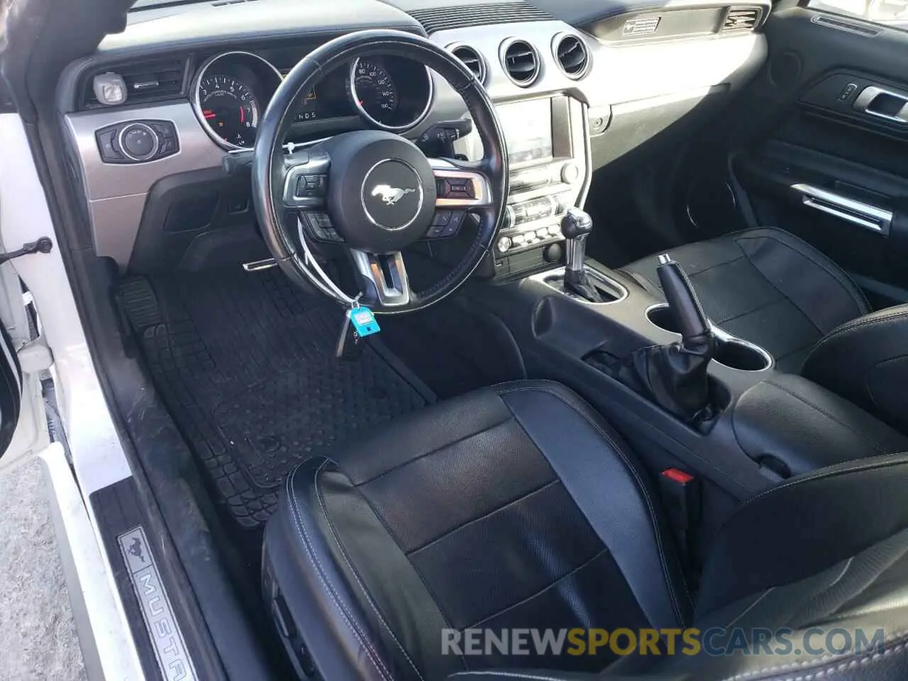 8 fotografías del automóvil dañado 1FATP8UH0L5137766 FORD ALL Models 2020