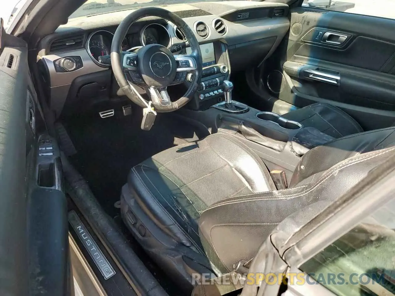 8 fotografías del automóvil dañado 1FATP8UH2L5113078 FORD ALL Models 2020