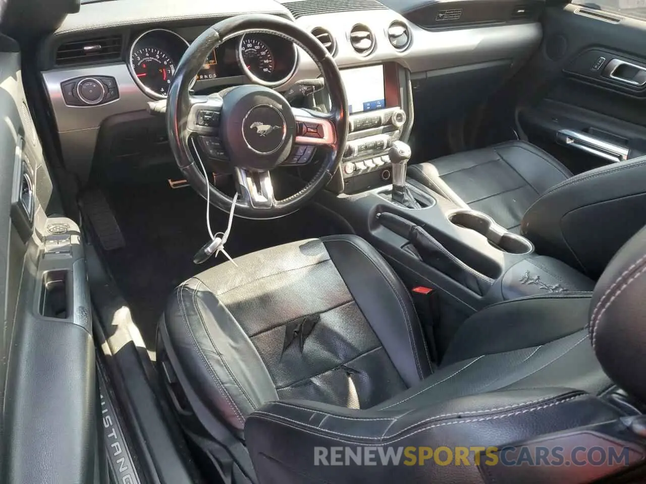 8 fotografías del automóvil dañado 1FATP8UH4L5113308 FORD ALL Models 2020
