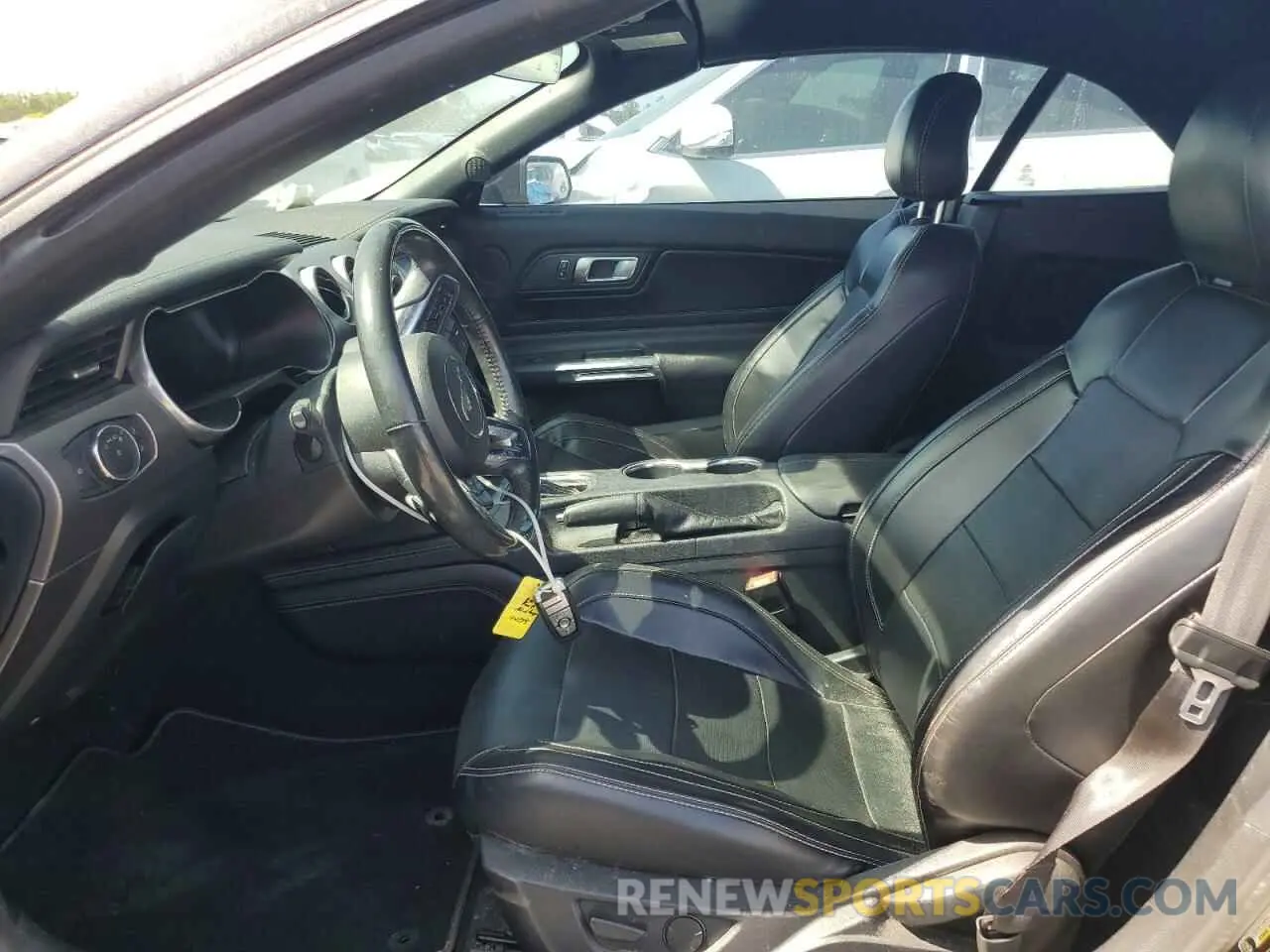 7 fotografías del automóvil dañado 1FATP8UH6L5134595 FORD ALL Models 2020