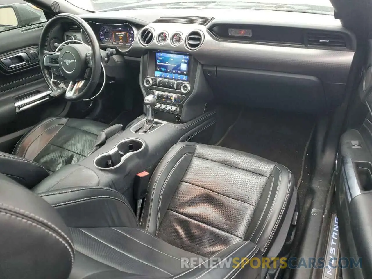 8 fotografías del automóvil dañado 1FATP8UD0M5150323 FORD ALL Models 2021