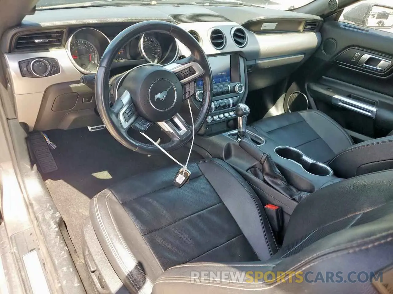 8 fotografías del automóvil dañado 1FATP8UH1M5101862 FORD ALL Models 2021
