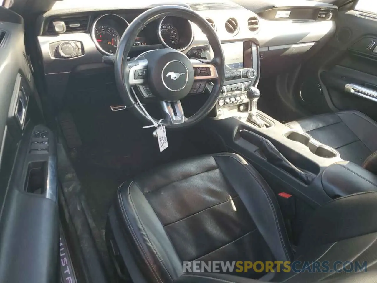 8 fotografías del automóvil dañado 1FATP8UH6M5115885 FORD ALL Models 2021