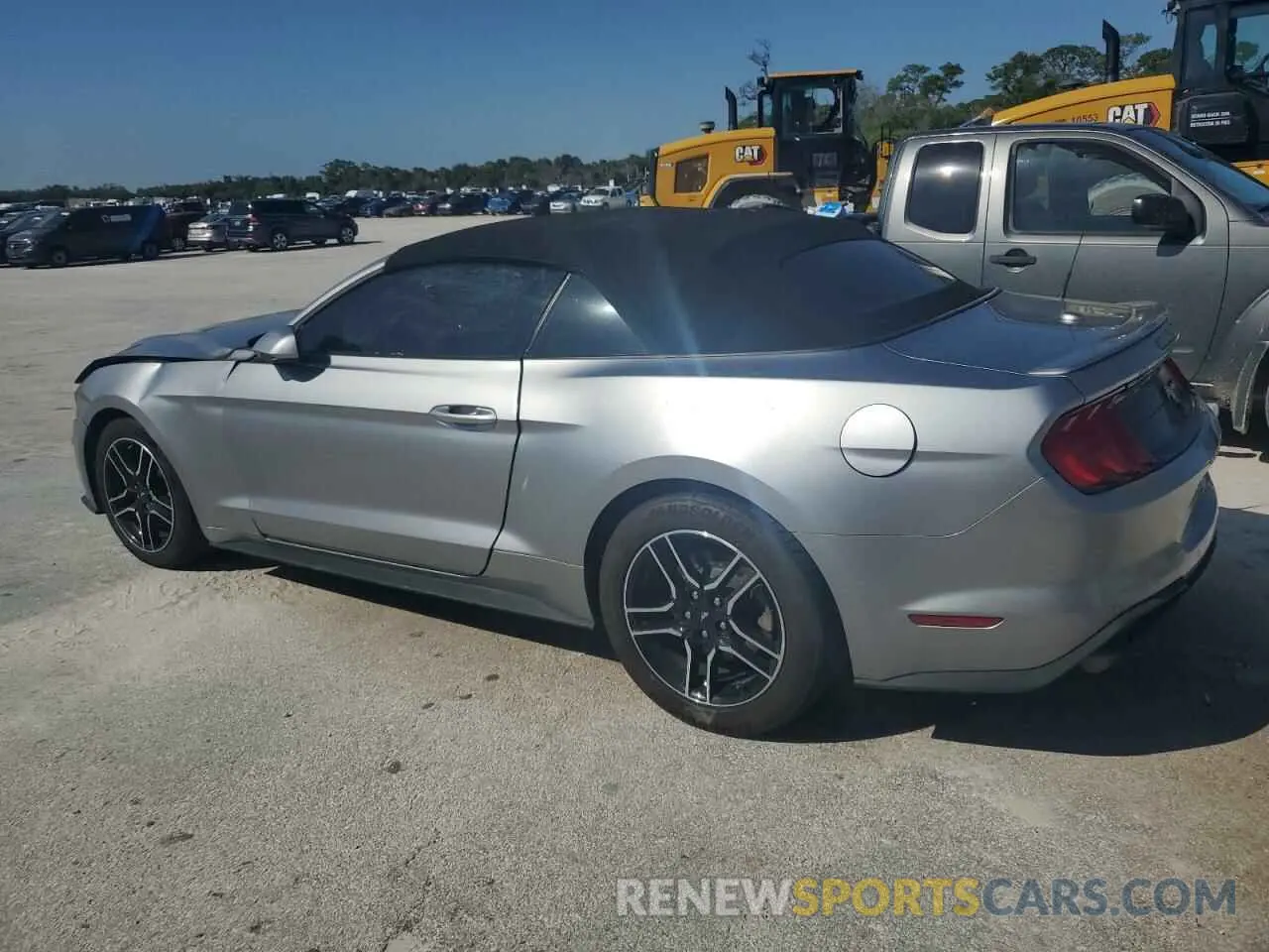 2 fotografías del automóvil dañado 1FATP8UH8M5105889 FORD ALL Models 2021