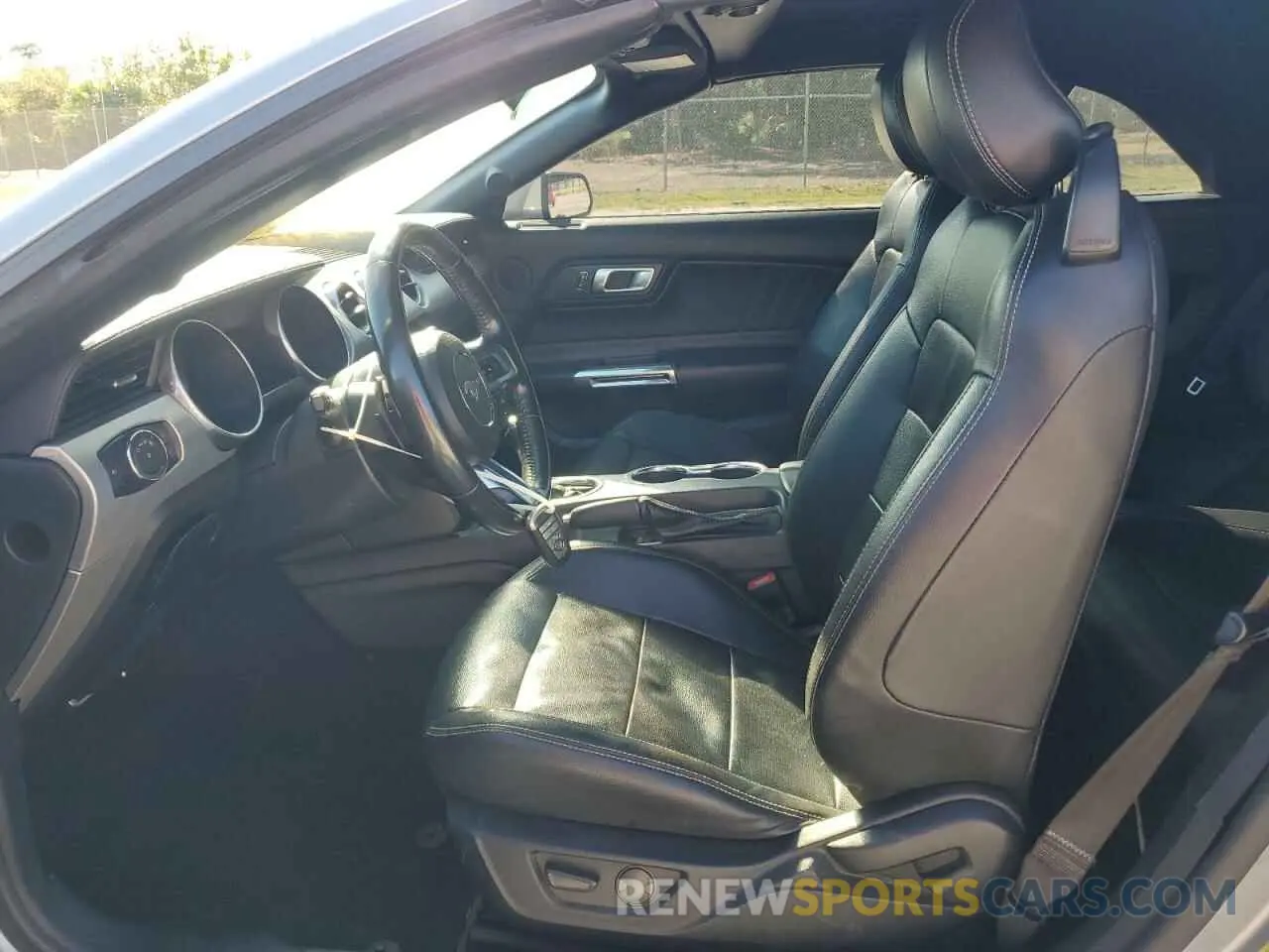 7 fotografías del automóvil dañado 1FATP8UH8M5105889 FORD ALL Models 2021