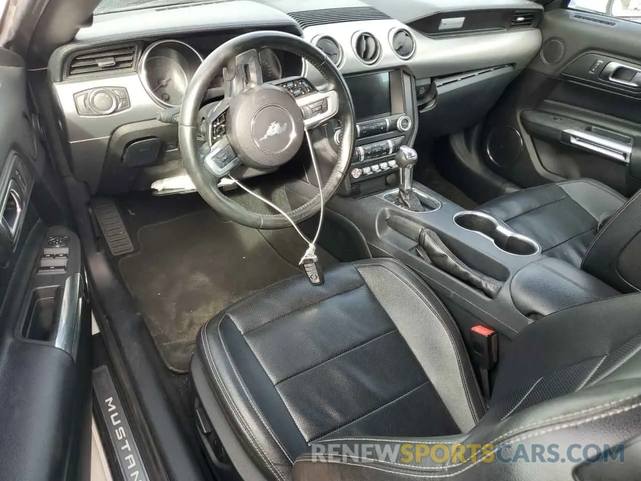 8 fotografías del automóvil dañado 1FATP8UH9M5105898 FORD ALL Models 2021
