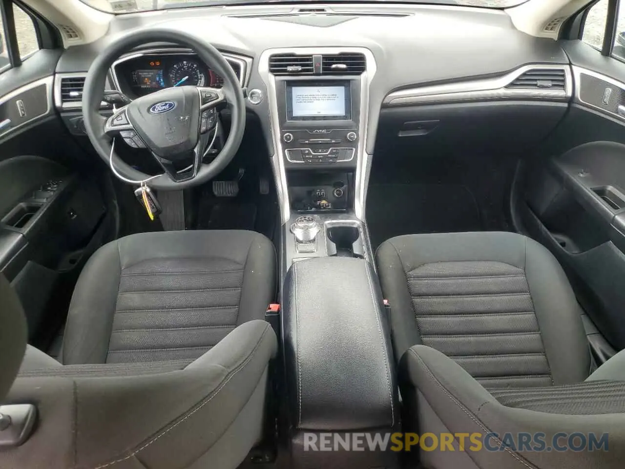 8 fotografías del automóvil dañado 3FA6P0LU1KR111203 FORD ALL Models 2021