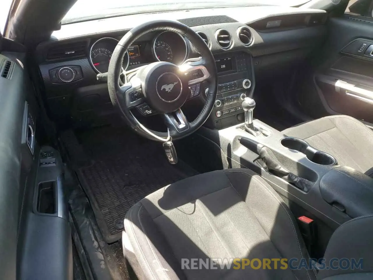 8 fotografías del automóvil dañado 1FA6P8TH8N5128296 FORD ALL Models 2022