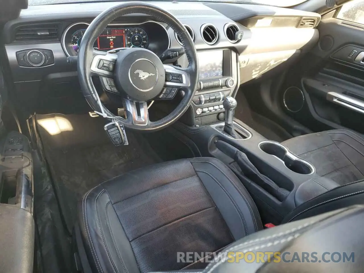 8 fotografías del automóvil dañado 1FATP8UHXN5106513 FORD ALL Models 2022