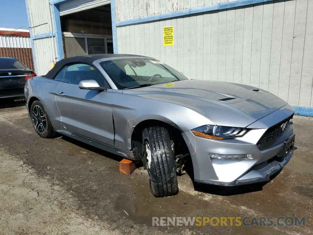 4 fotografías del automóvil dañado 1FATP8UH5P5104283 FORD ALL Models 2023