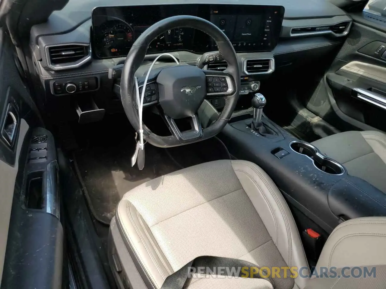 8 fotografías del automóvil dañado 1FAGP8UH3R5120065 FORD ALL Models 2024