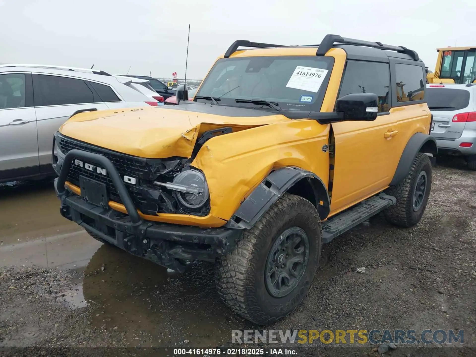 2 fotografías del automóvil dañado 1FMDE5CP8MLB05023 FORD BRONCO 2021