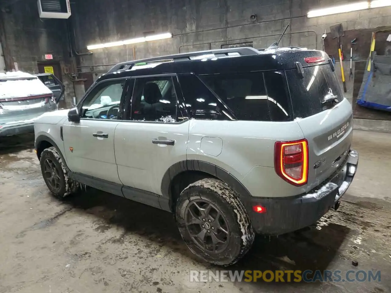 2 fotografías del automóvil dañado 3FMCR9D94MRB33605 FORD BRONCO 2021