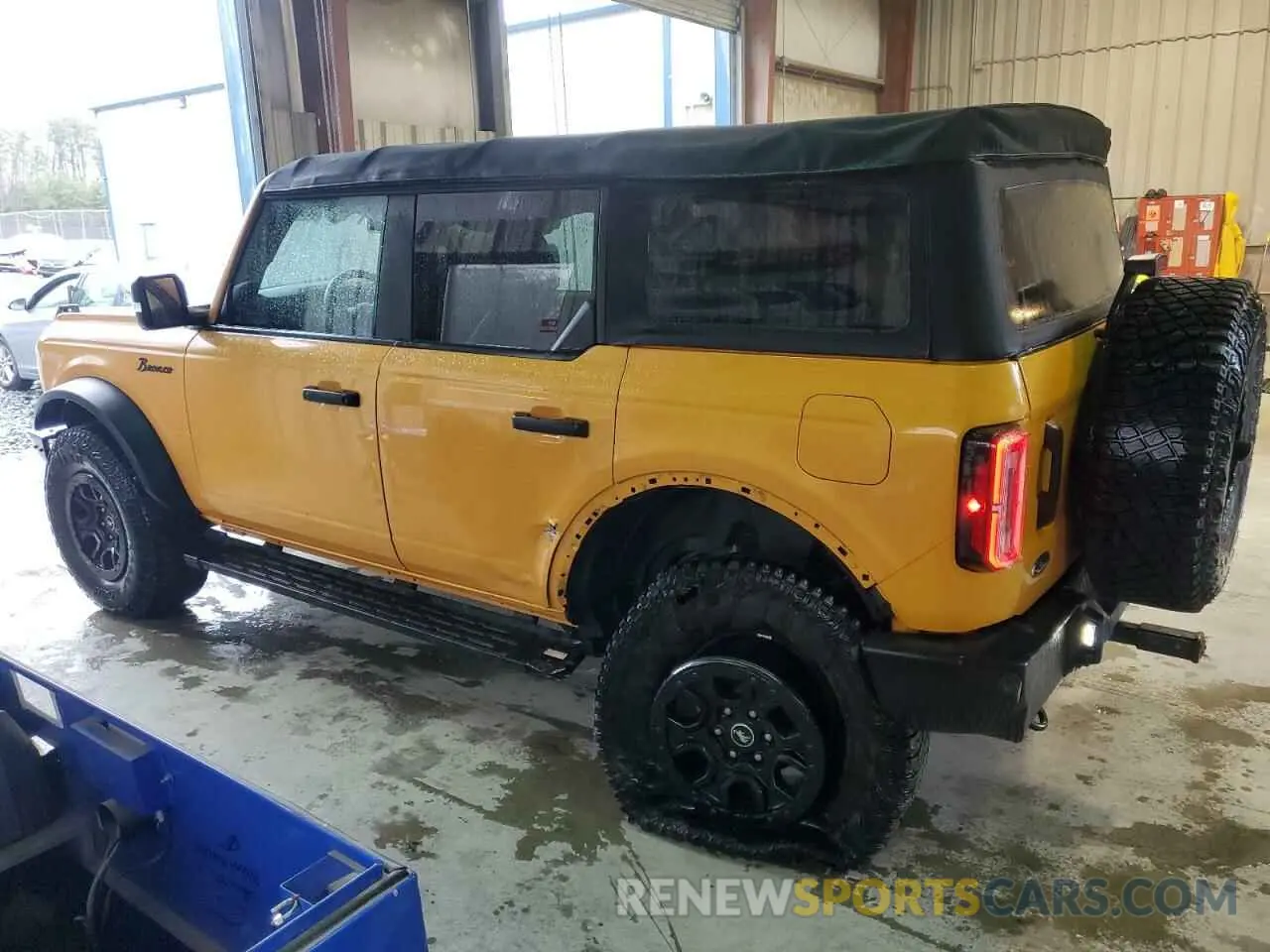 2 fotografías del automóvil dañado 1FMEE5DP1NLA92717 FORD BRONCO 2022