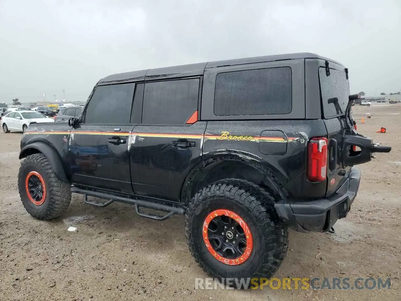 2 fotografías del automóvil dañado 1FMEE5DP5NLB31700 FORD BRONCO 2022