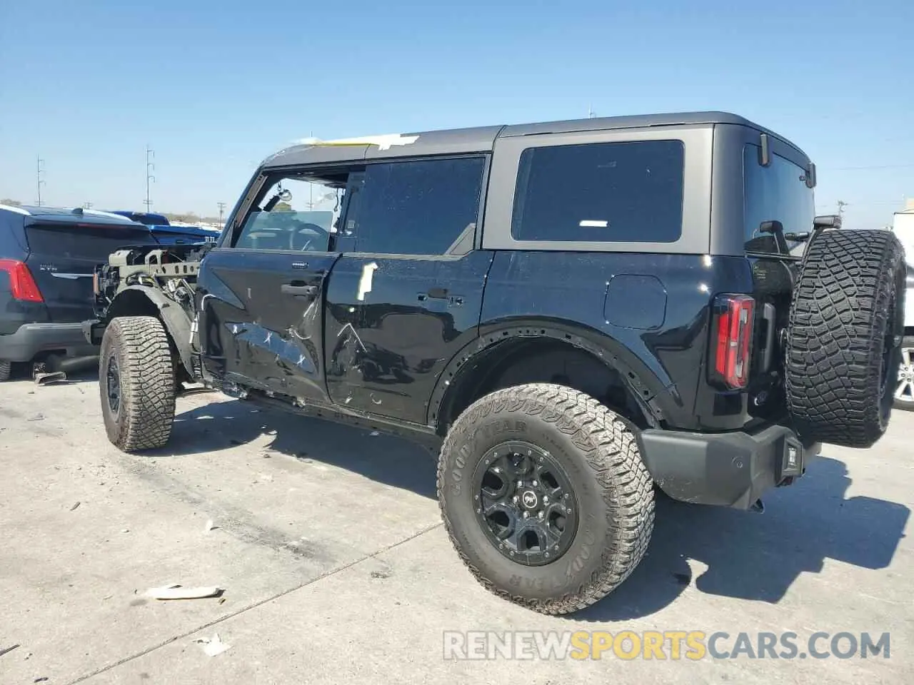 2 fotografías del automóvil dañado 1FMEE5DP5NLB84218 FORD BRONCO 2022