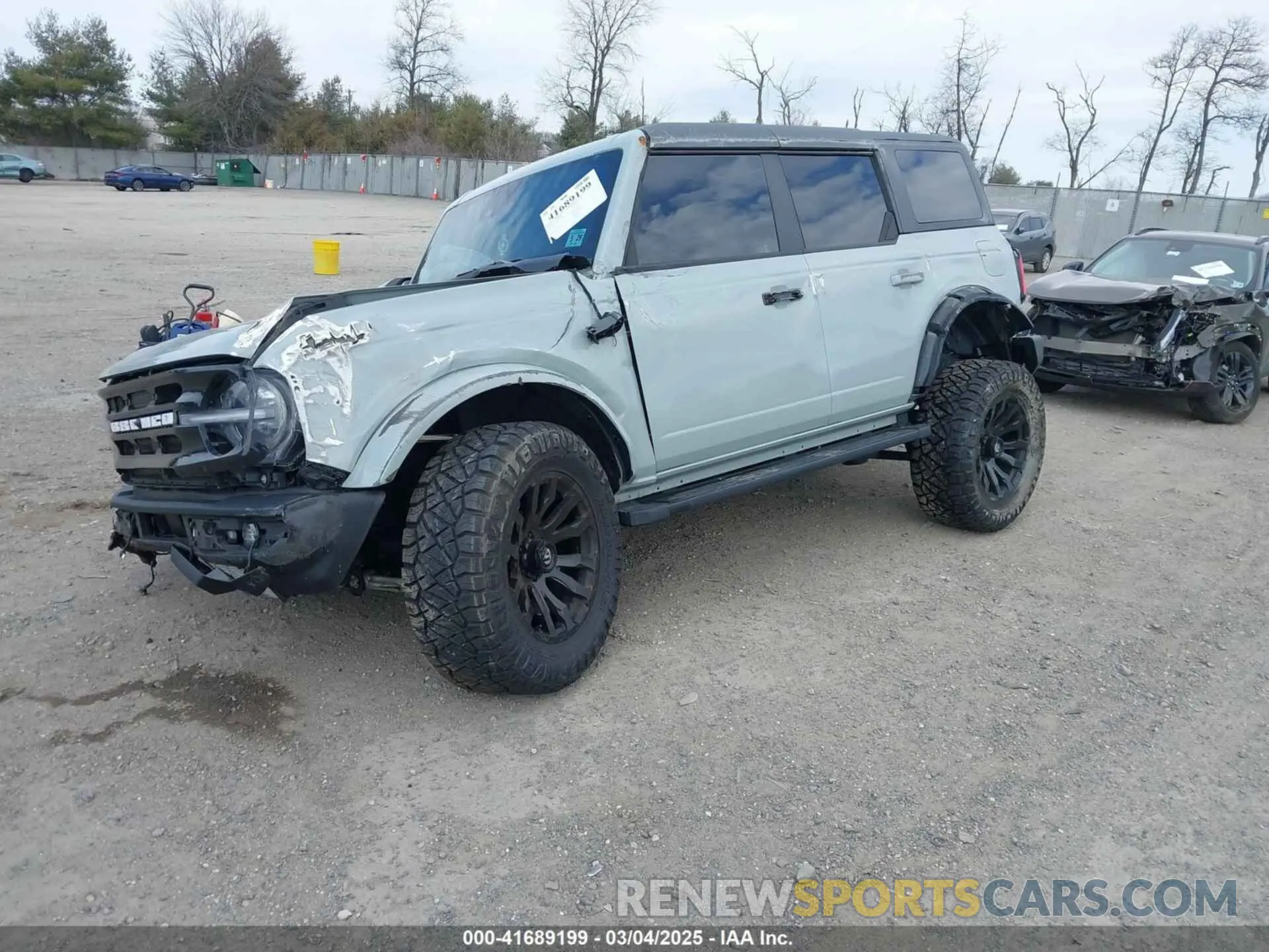 2 fotografías del automóvil dañado 1FMDE5BH1PLB96263 FORD BRONCO 2023