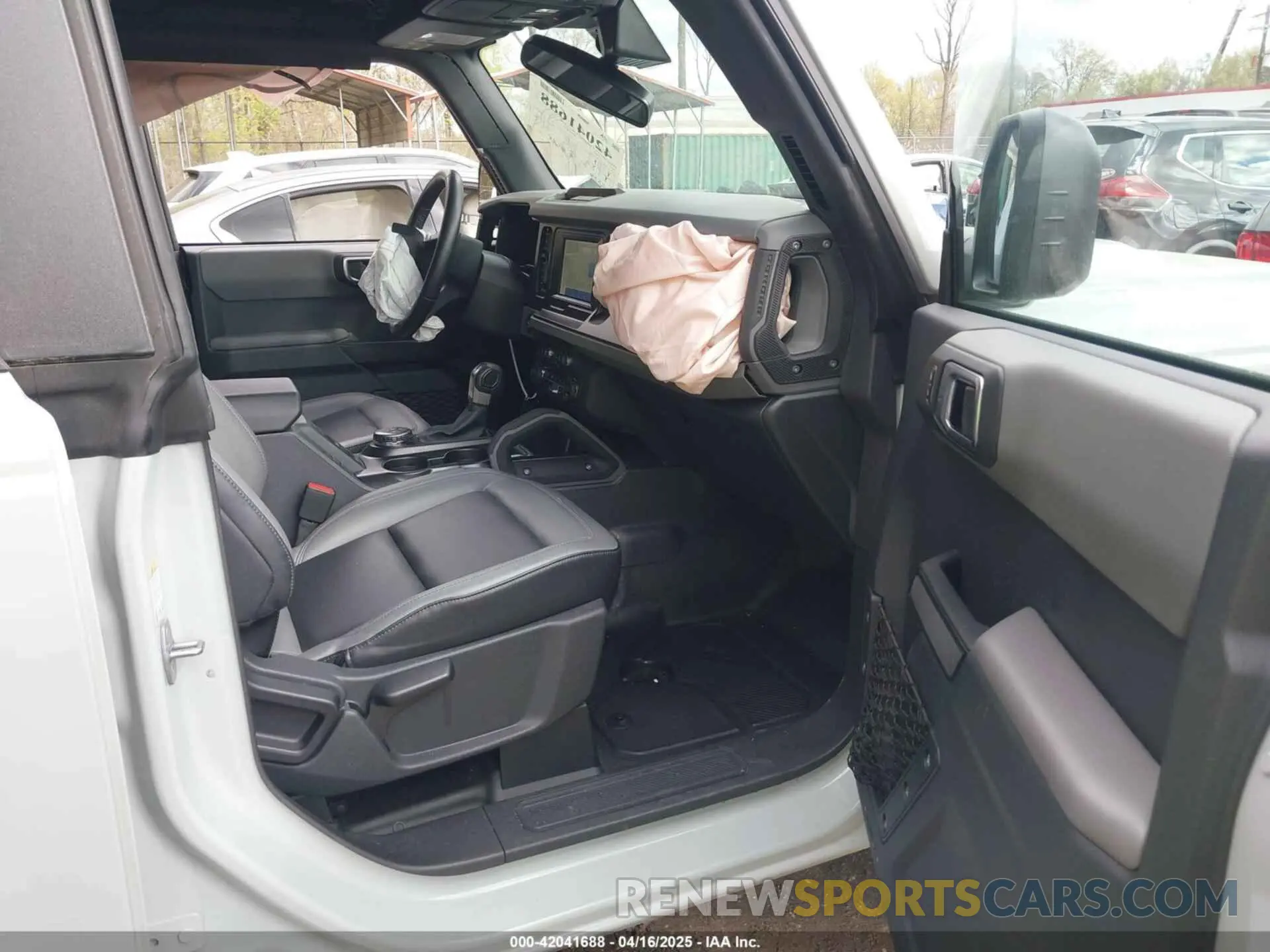 5 fotografías del automóvil dañado 1FMDE5BH5PLC15428 FORD BRONCO 2023