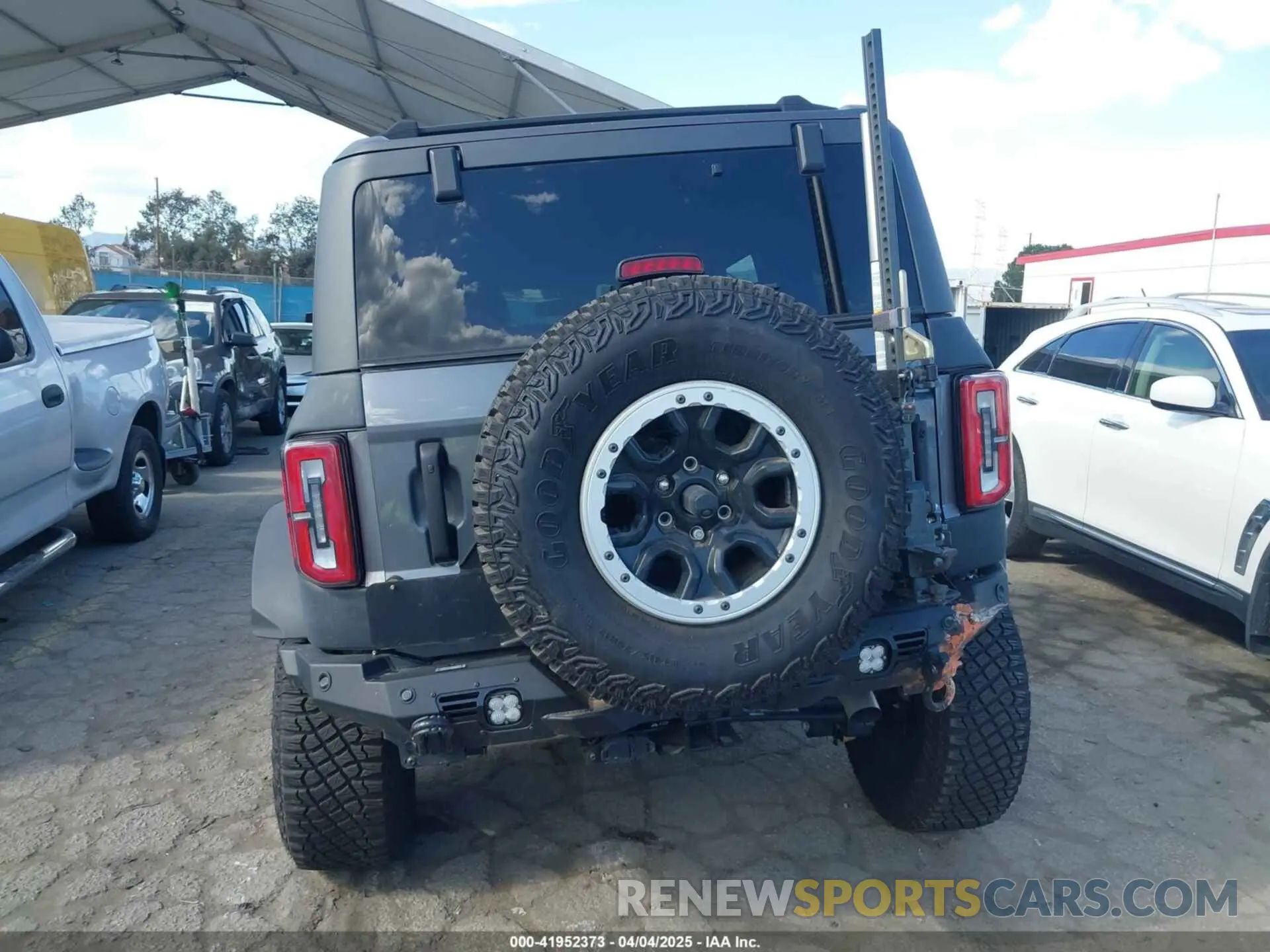 17 fotografías del automóvil dañado 1FMDE5CP4PLB46012 FORD BRONCO 2023