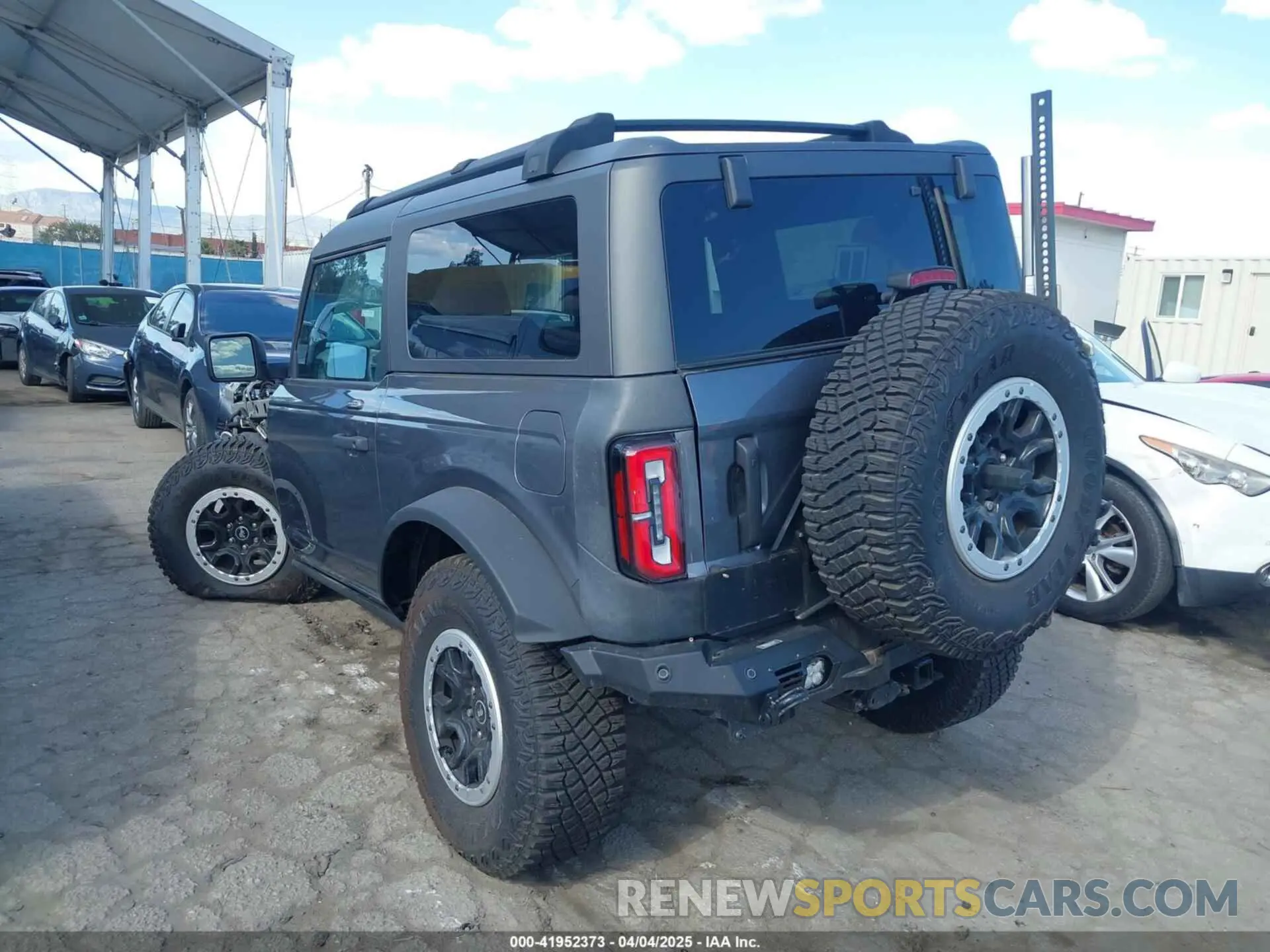 3 fotografías del automóvil dañado 1FMDE5CP4PLB46012 FORD BRONCO 2023