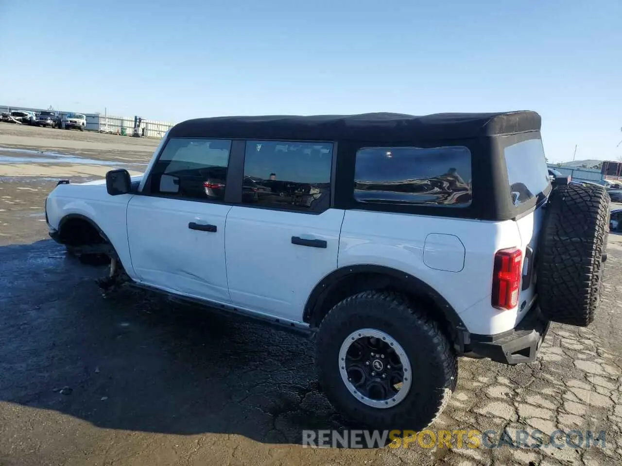 2 fotografías del automóvil dañado 1FMDE5DH8PLA85996 FORD BRONCO 2023