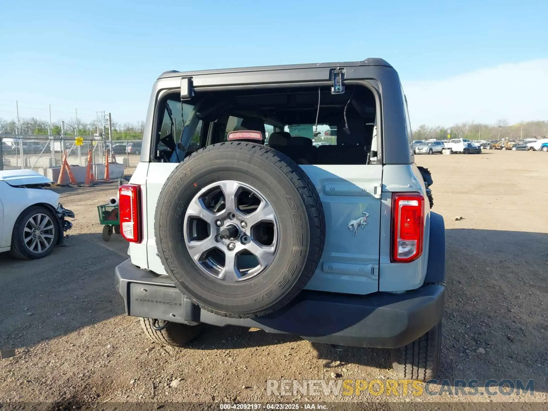 16 fotografías del automóvil dañado 1FMEE5BP3PLB54172 FORD BRONCO 2023