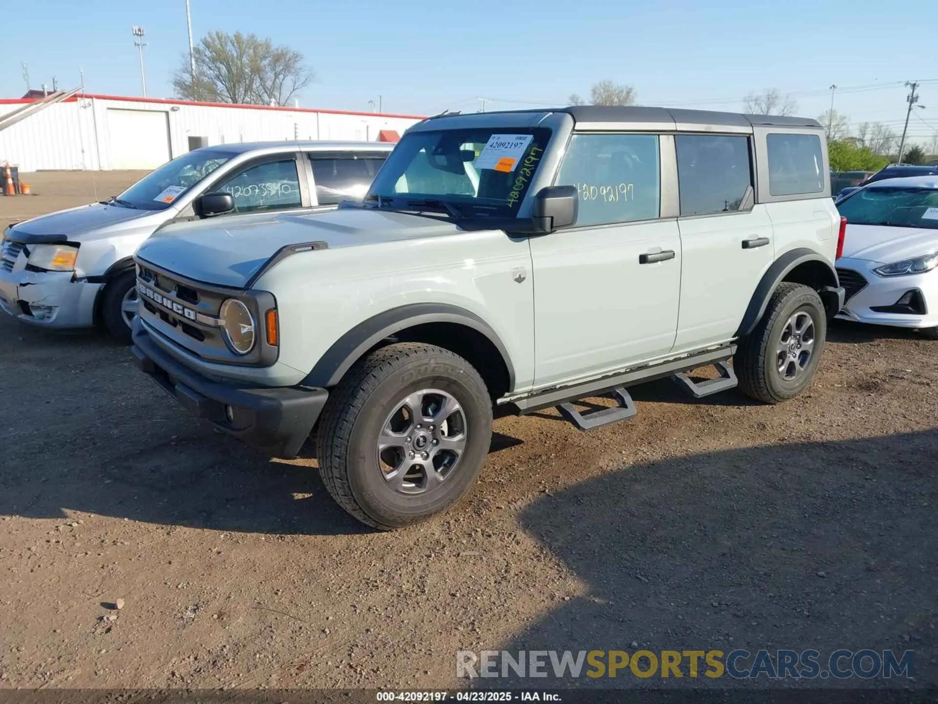 2 fotografías del automóvil dañado 1FMEE5BP3PLB54172 FORD BRONCO 2023