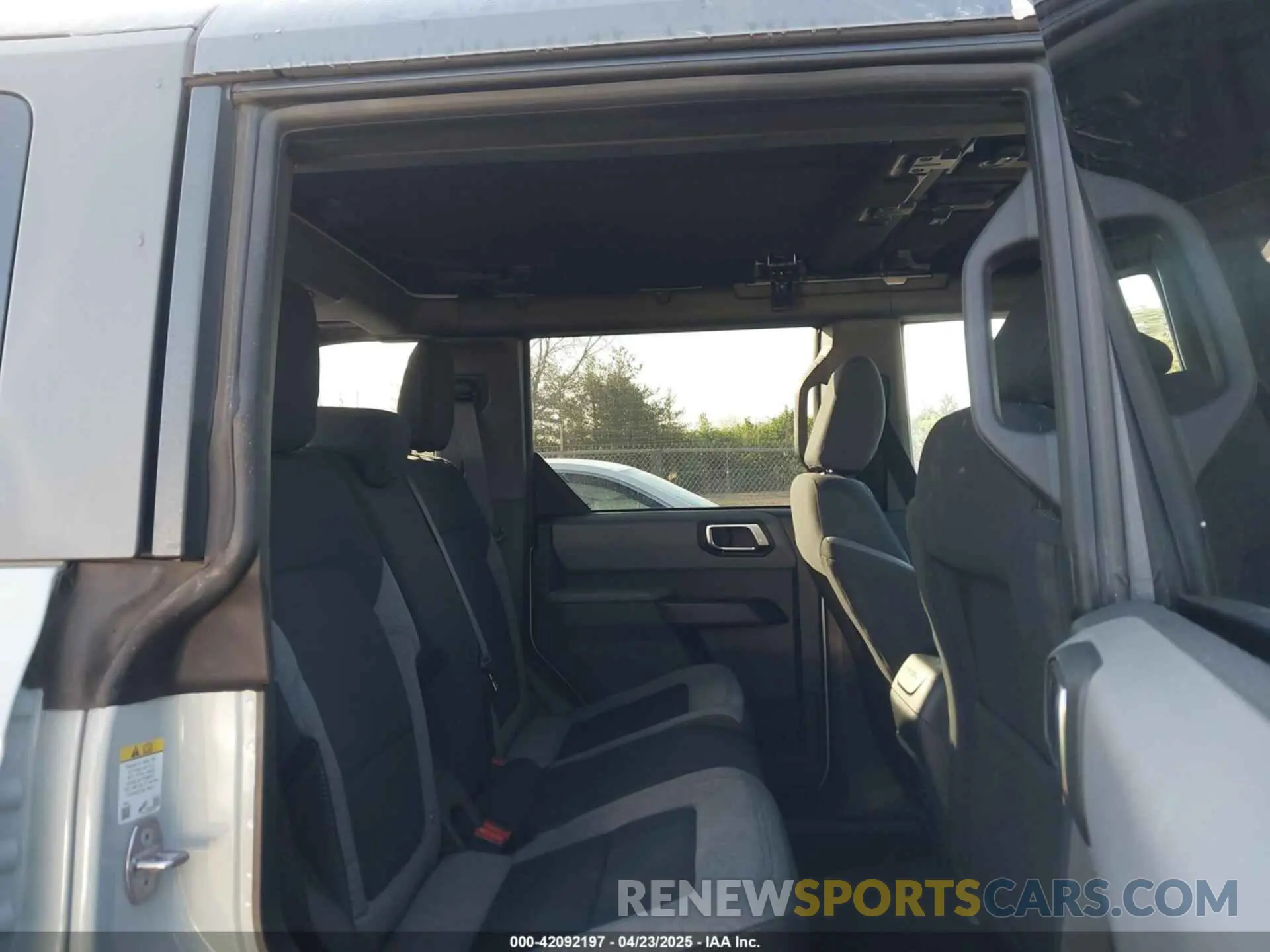 8 fotografías del automóvil dañado 1FMEE5BP3PLB54172 FORD BRONCO 2023