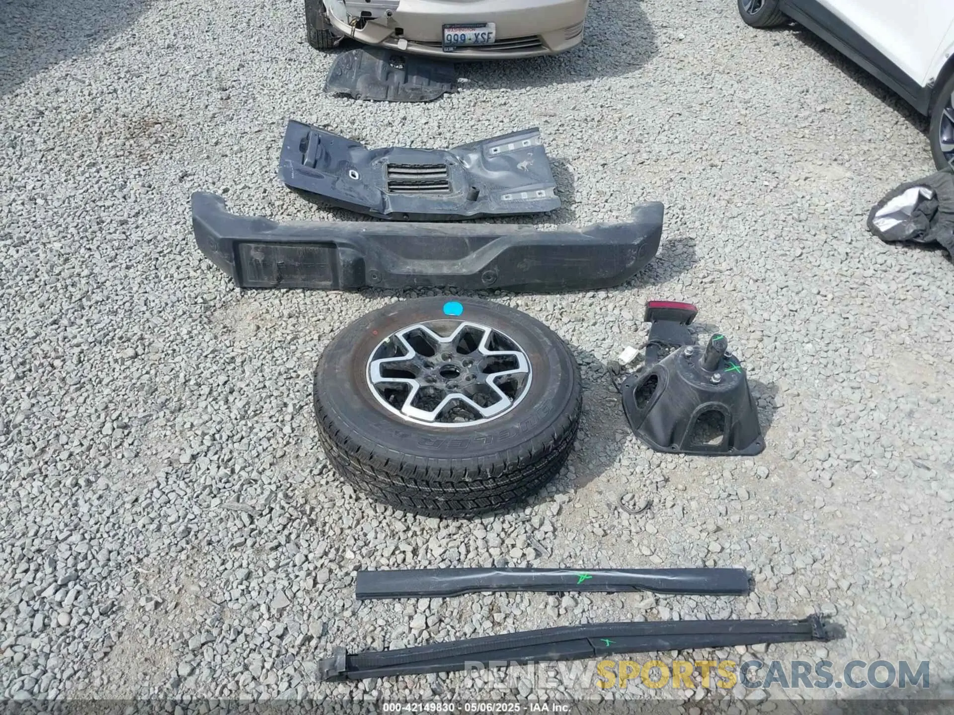 12 fotografías del automóvil dañado 1FMEE5BP5PLA97652 FORD BRONCO 2023